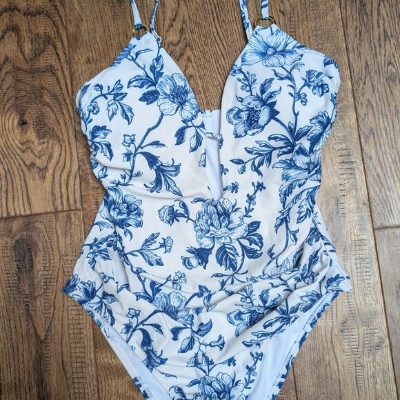 *NEW* Cupshe Sunshine & Sass Floral One-Piece Swimsuit (M) - Picture 3 of 6